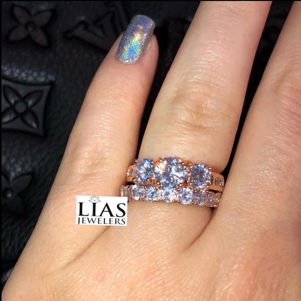 New 18k rose gold wedding ring set